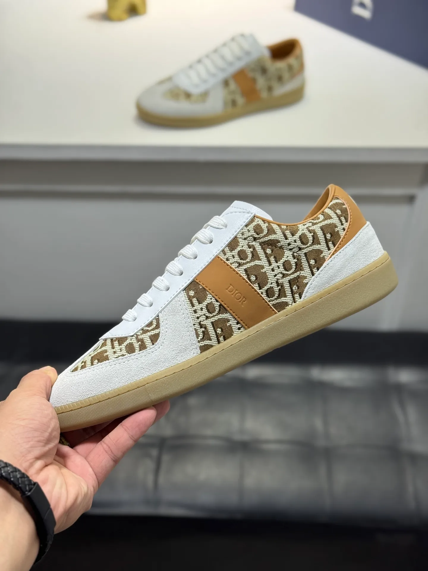 Men's Men's Shoes💰380【New Style】🎠🎠Dior🔍Top Purchasing Agency🇮🇹Di's hot style super popular sneakers are synchronized with the new product counters. The uppers are original Italian imported cowhide, the logo graphics are perfectly reproduced with complex craftsmanship necessary for fashionistas, and the imported soft sheepskin lining is Sole: The original sole is specially provided by the original factory. The exclusive movable molded sole is super comfortable. The original factory follows the order. 🔍🔍Multiple colors are available. You can enter and exit the counter at will. Welcome to compare. A must-have for trendy men. Code number: 38-44 (45 customized